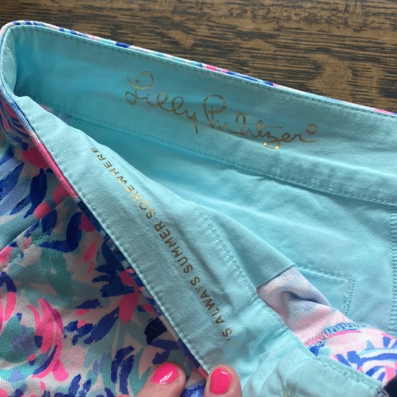 Lily Pulitzer 00 shorts. Never worn because I became pregnant, tried to wear - Picture 3 of 3